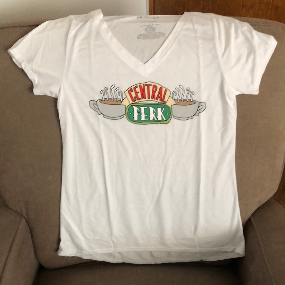 Juniors FREINDS Central Perk T-Shirt Large